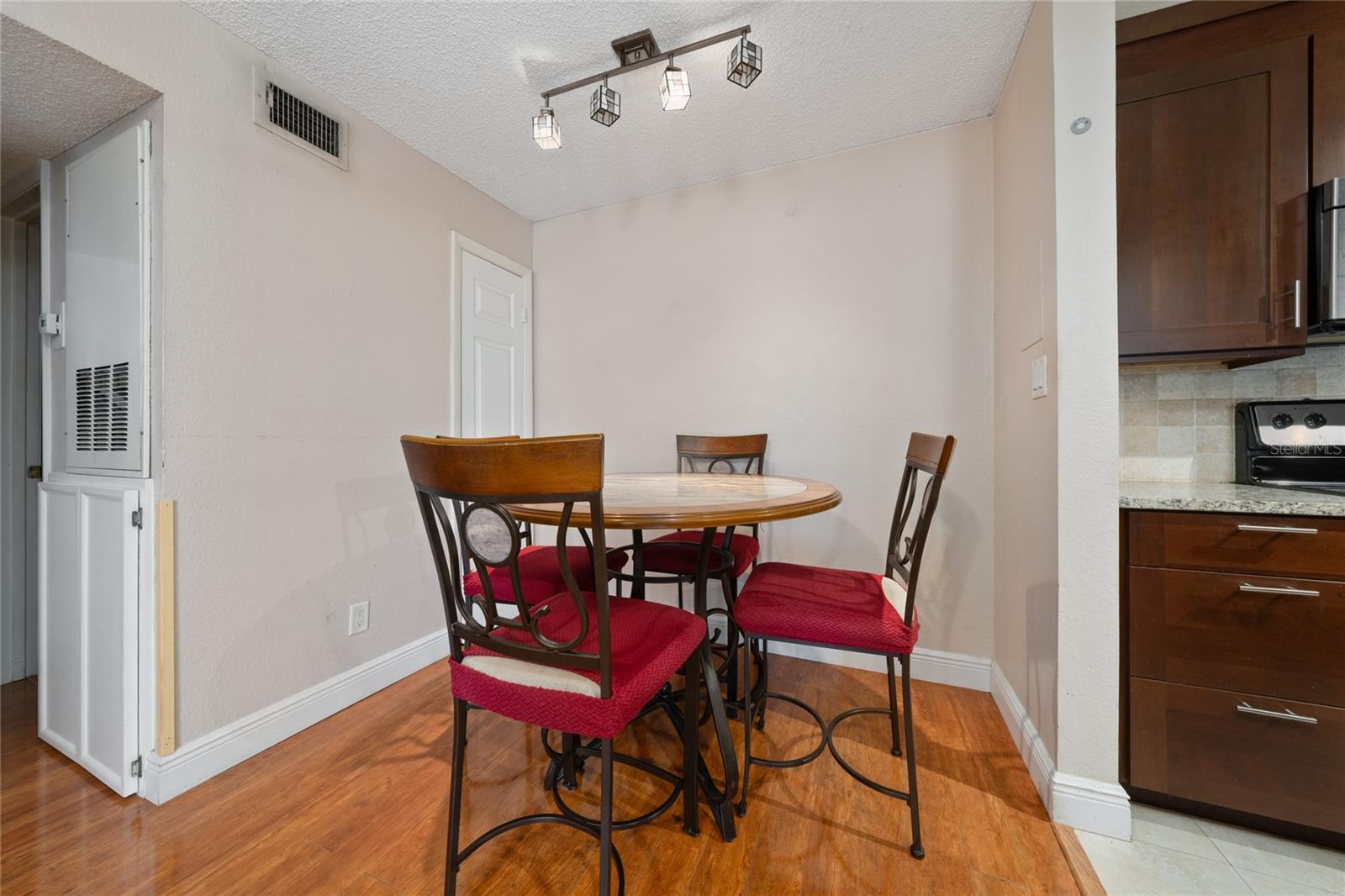 Image 10 of 24 For 5501 Rosebriar Way 309