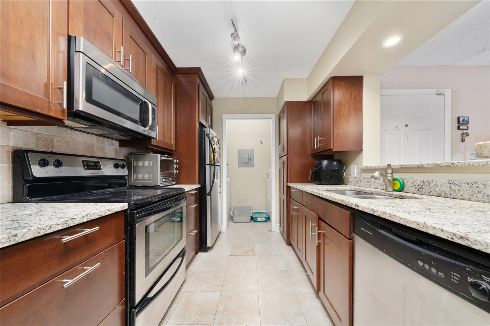 Image 12 of 24 For 5501 Rosebriar Way 309
