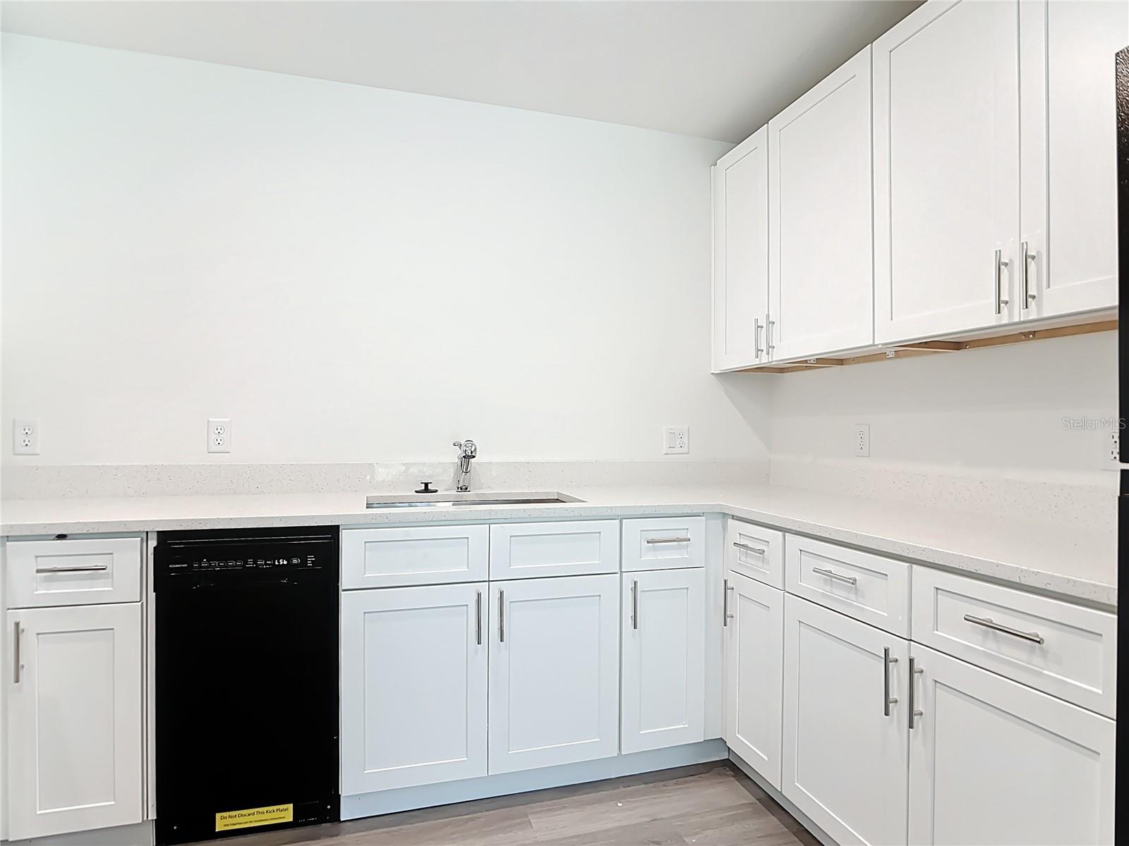 Image 18 of 54 For 5565 Lavender Avenue