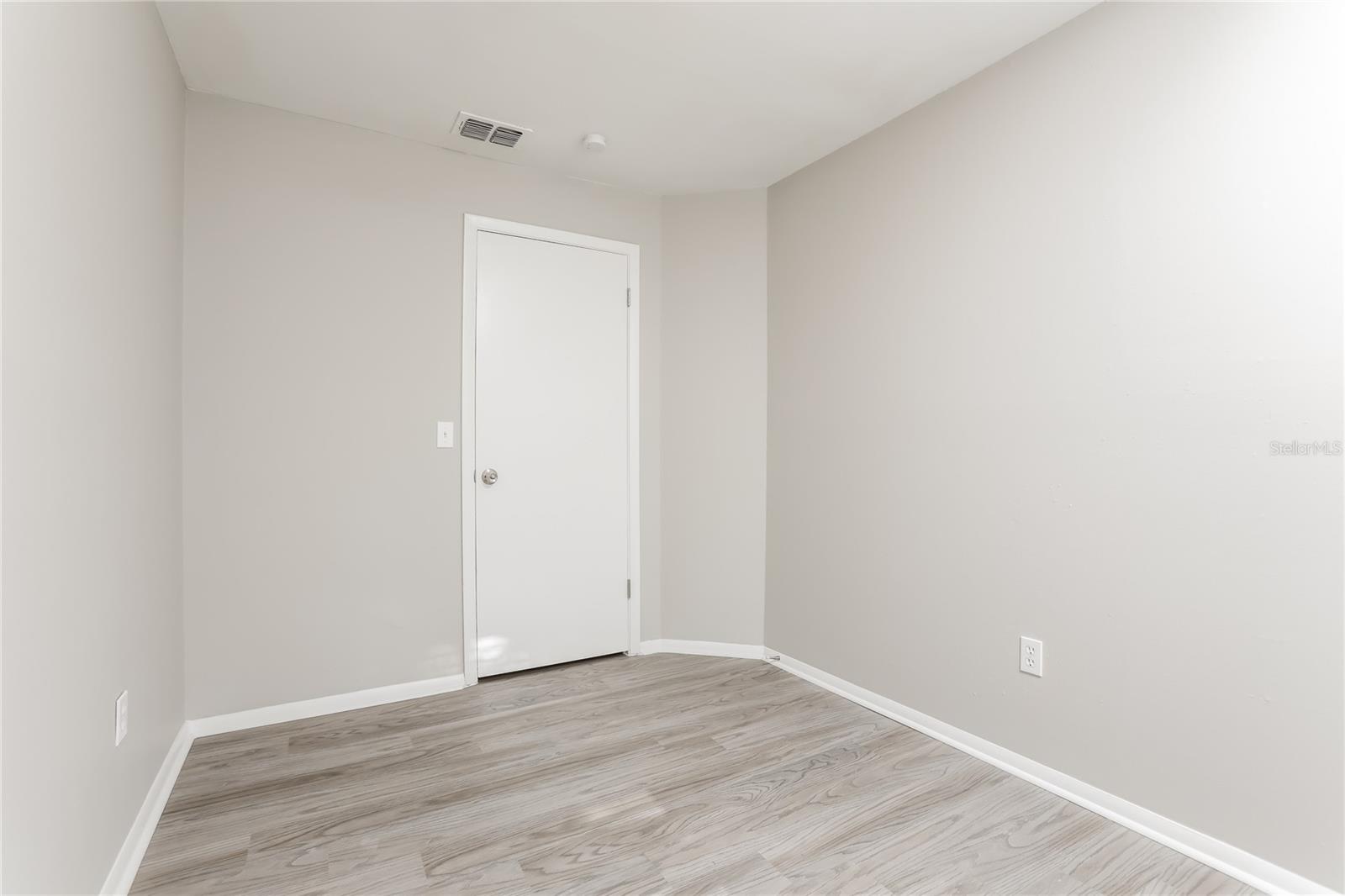 Image 11 of 16 For 105 Whispering Pines Court
