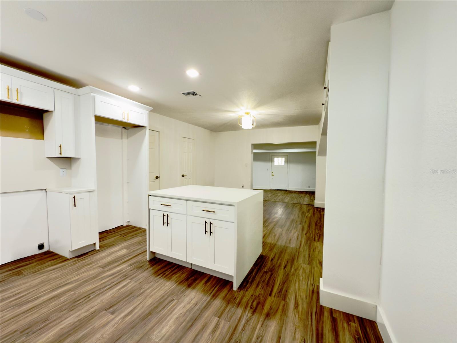 Image 24 of 52 For 1450 Bahia Avenue