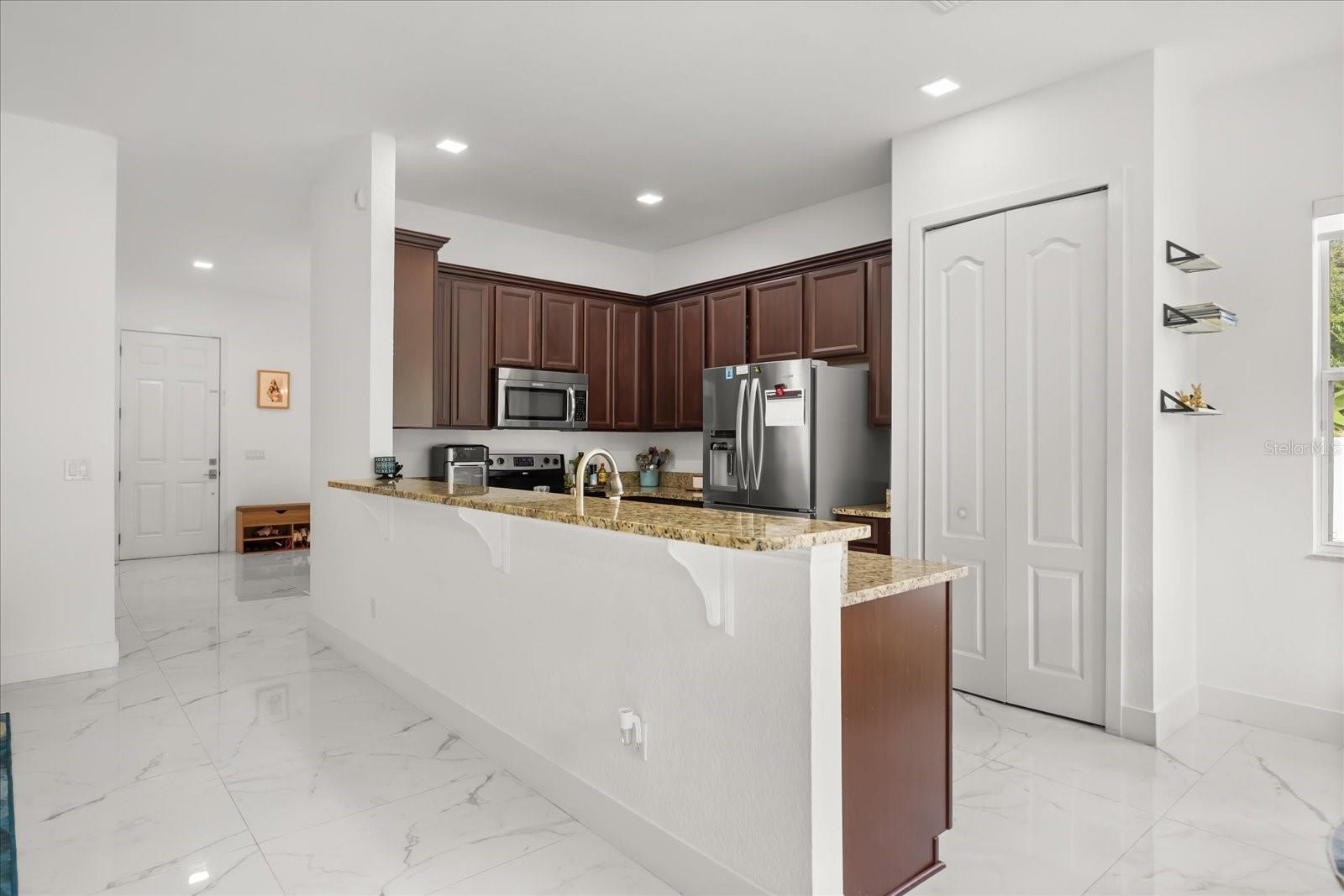 Image 12 of 40 For 6846 Helmsley Circle