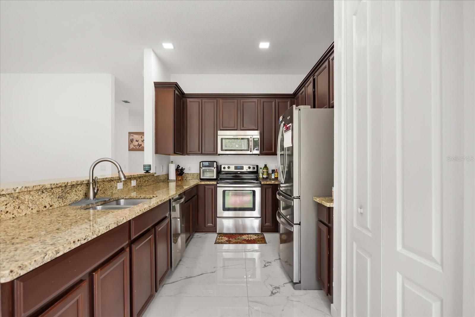 Image 13 of 40 For 6846 Helmsley Circle