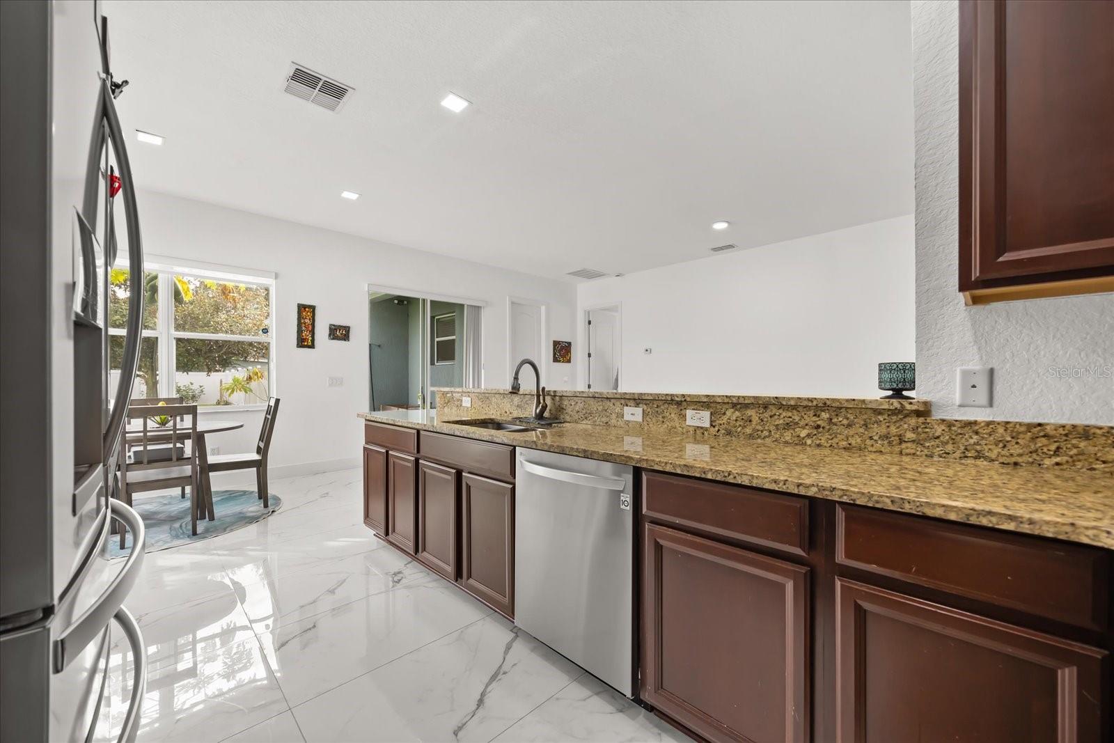 Image 14 of 40 For 6846 Helmsley Circle