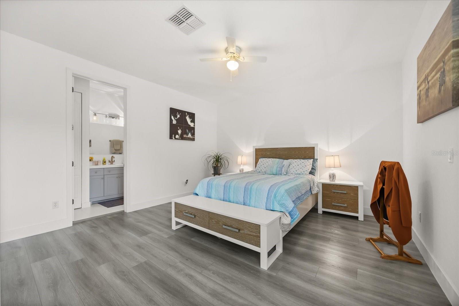 Image 16 of 40 For 6846 Helmsley Circle
