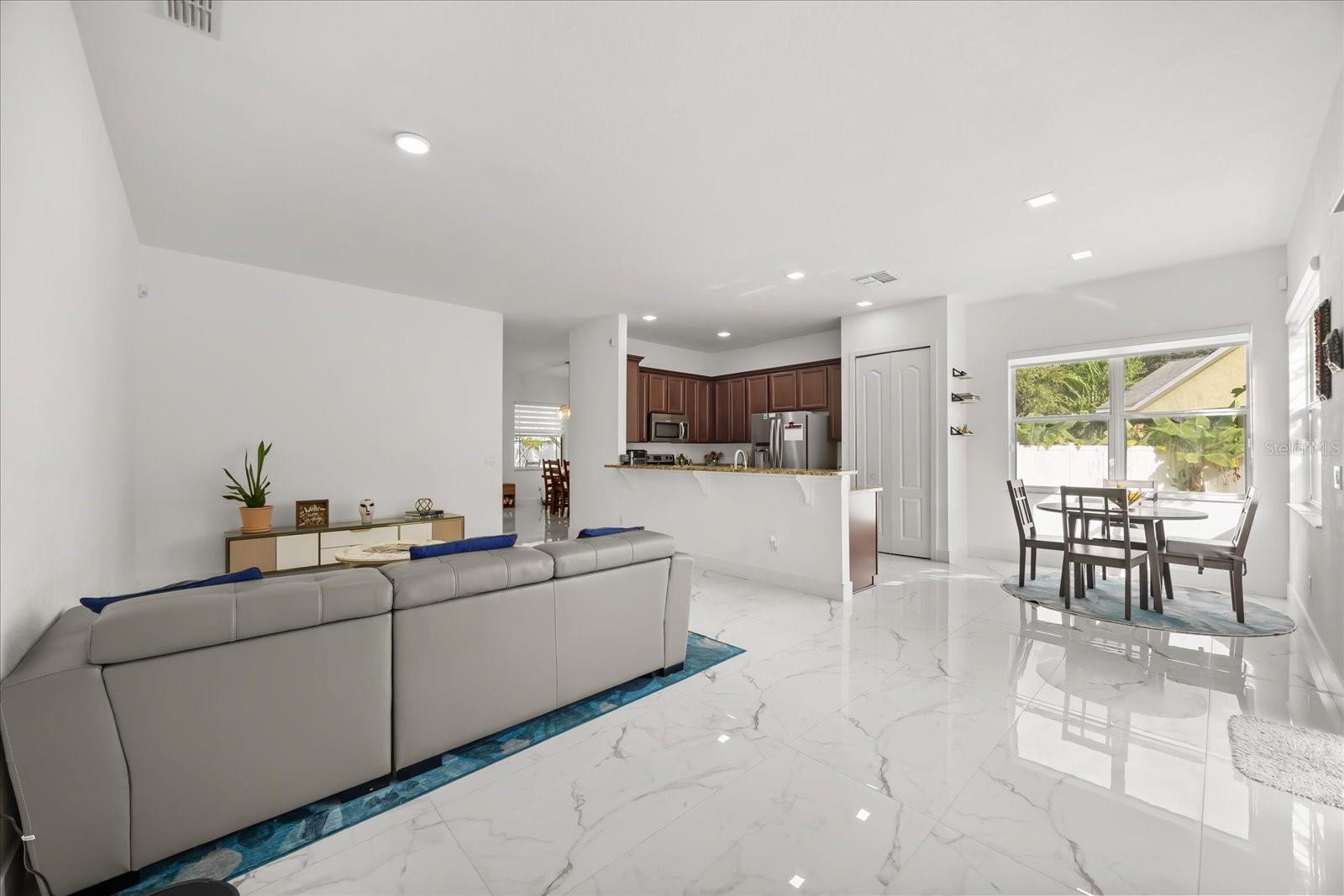 Image 7 of 40 For 6846 Helmsley Circle