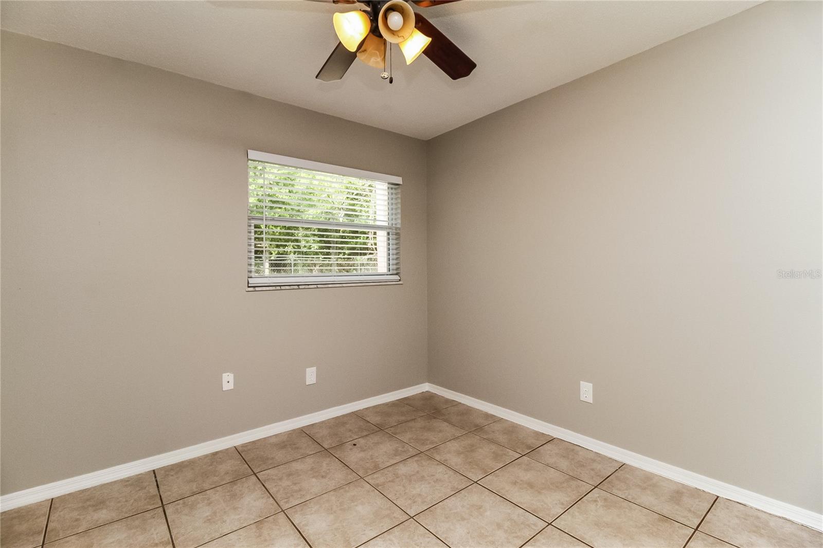 Image 12 of 16 For 1027 Spring Garden Street
