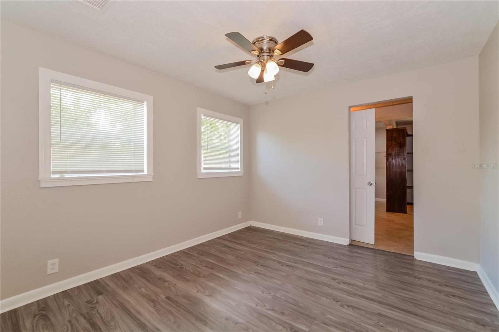 Image 8 of 16 For 509 Roy Boulevard