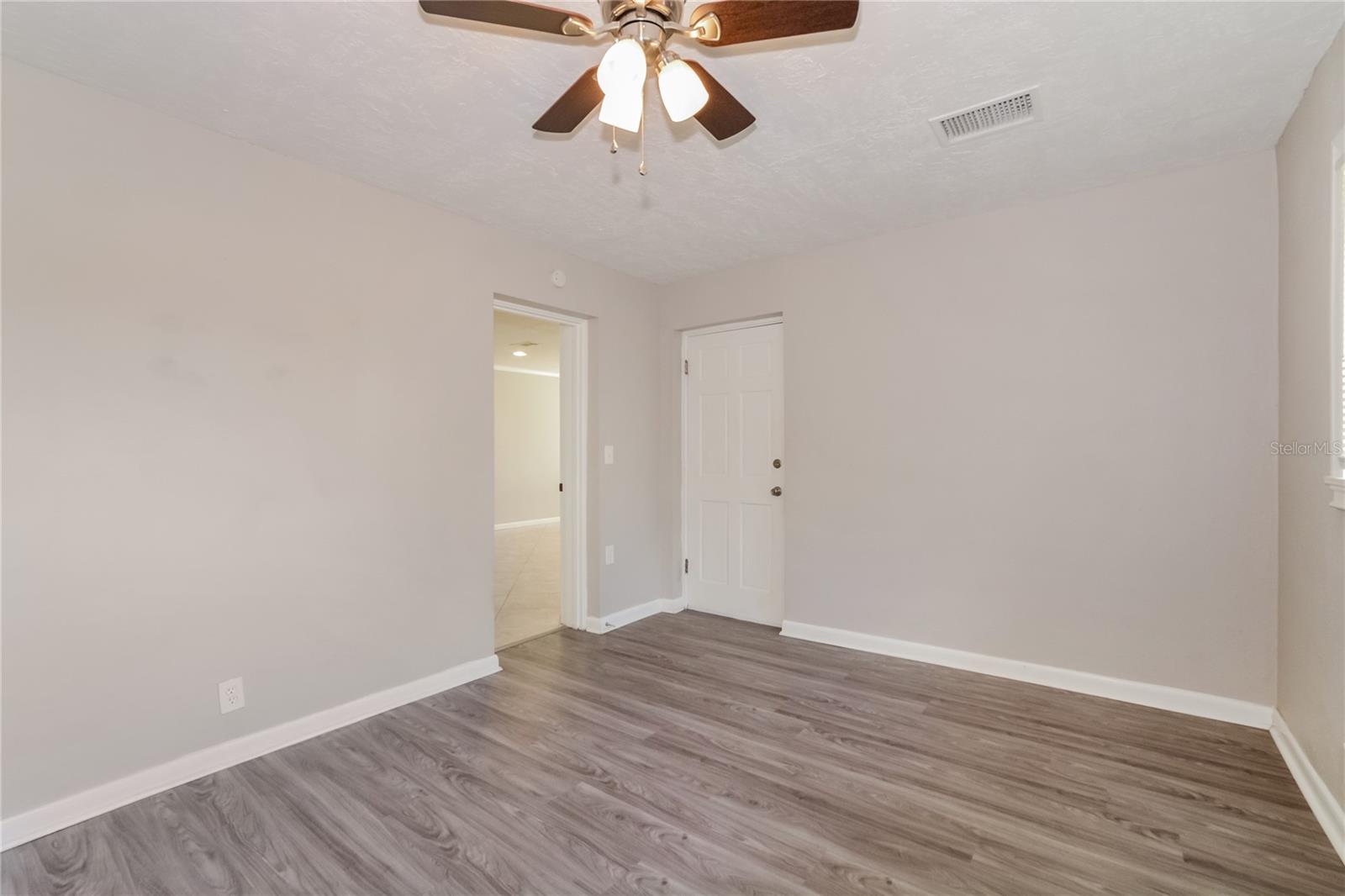 Image 9 of 16 For 509 Roy Boulevard