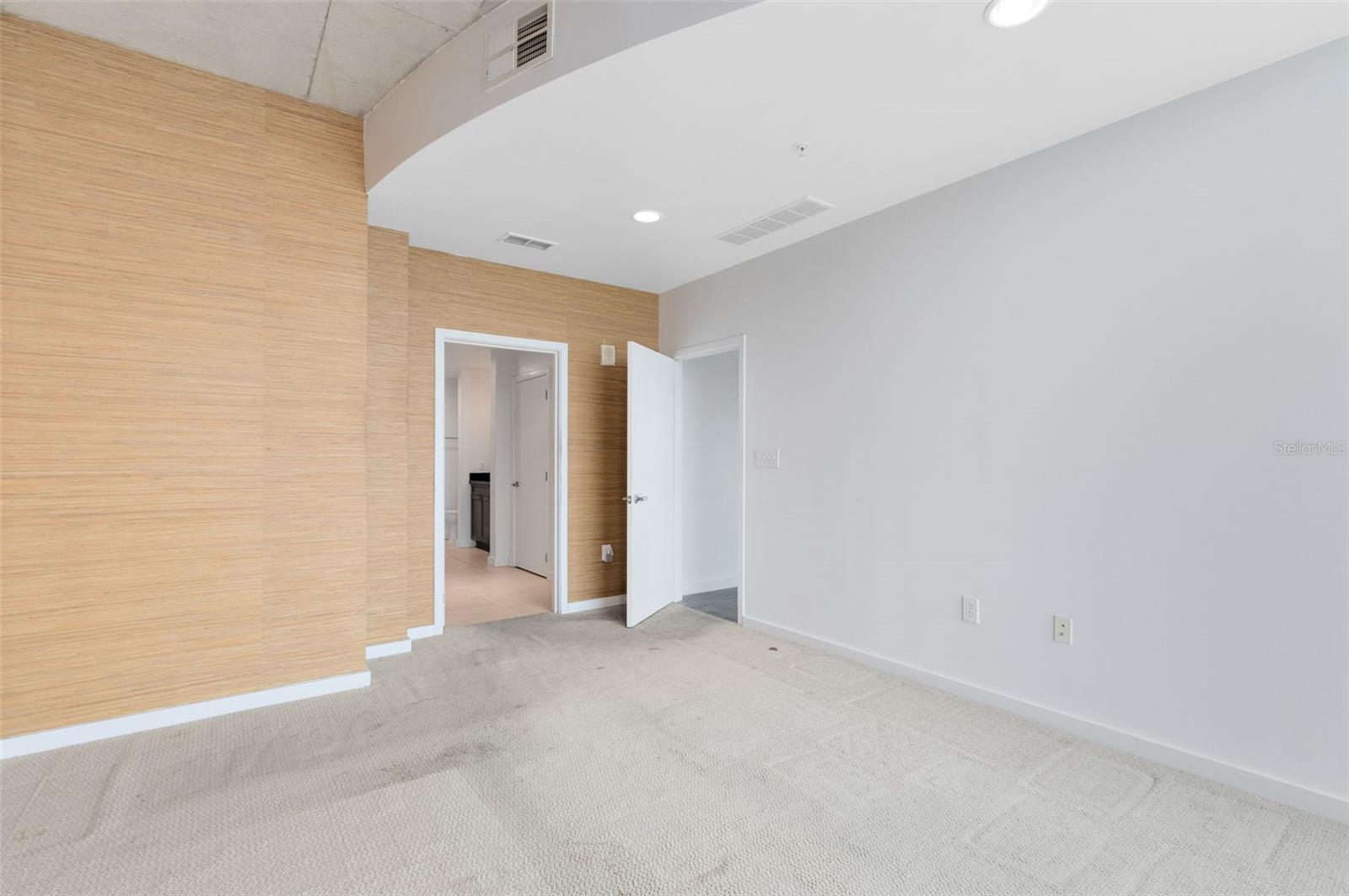 Image 13 of 31 For 525 Jackson Street 601