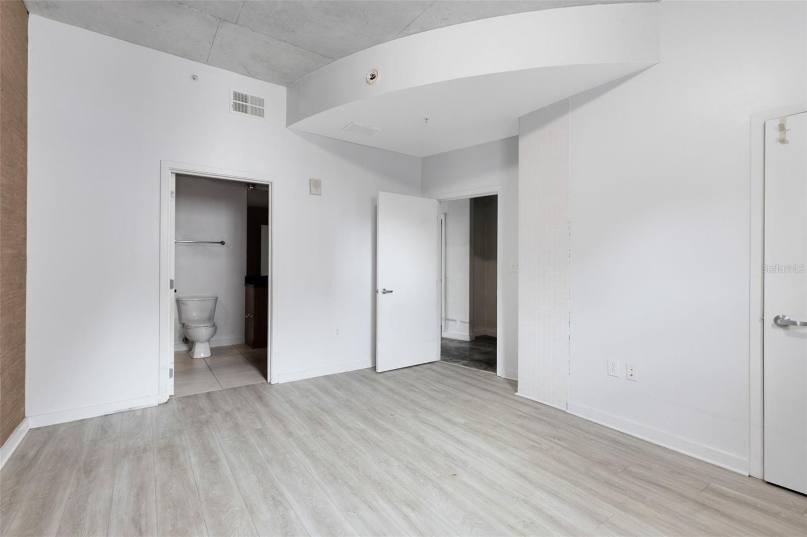 Image 17 of 31 For 525 Jackson Street 601
