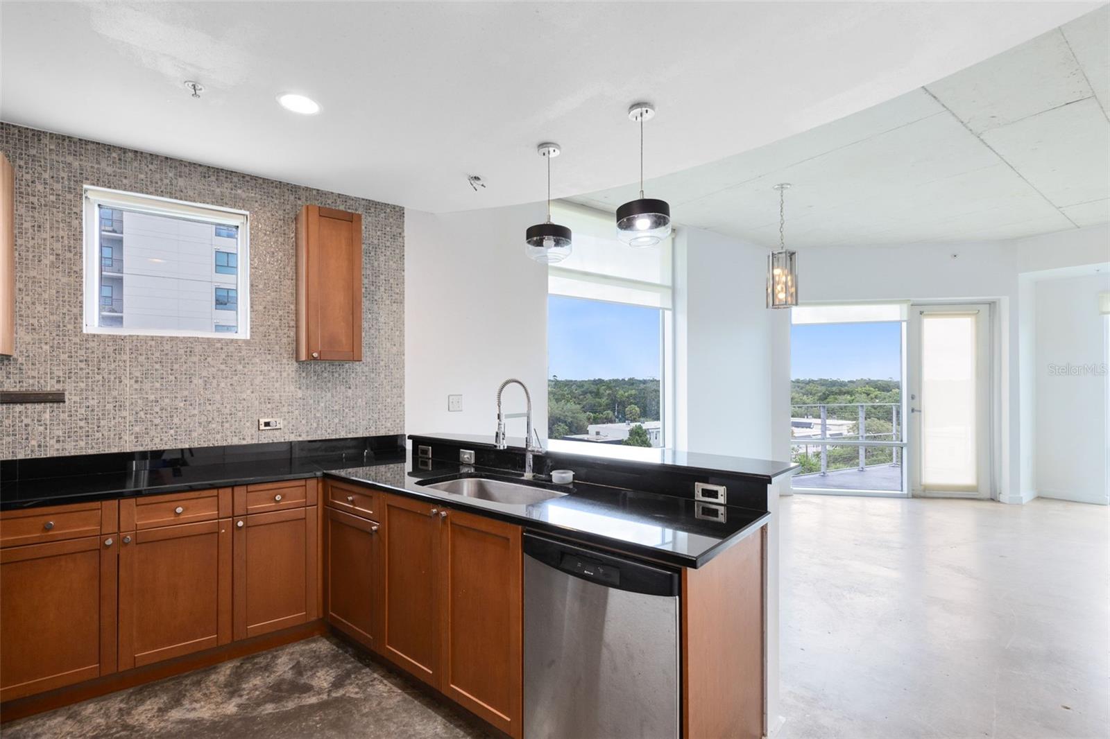Image 8 of 31 For 525 Jackson Street 601