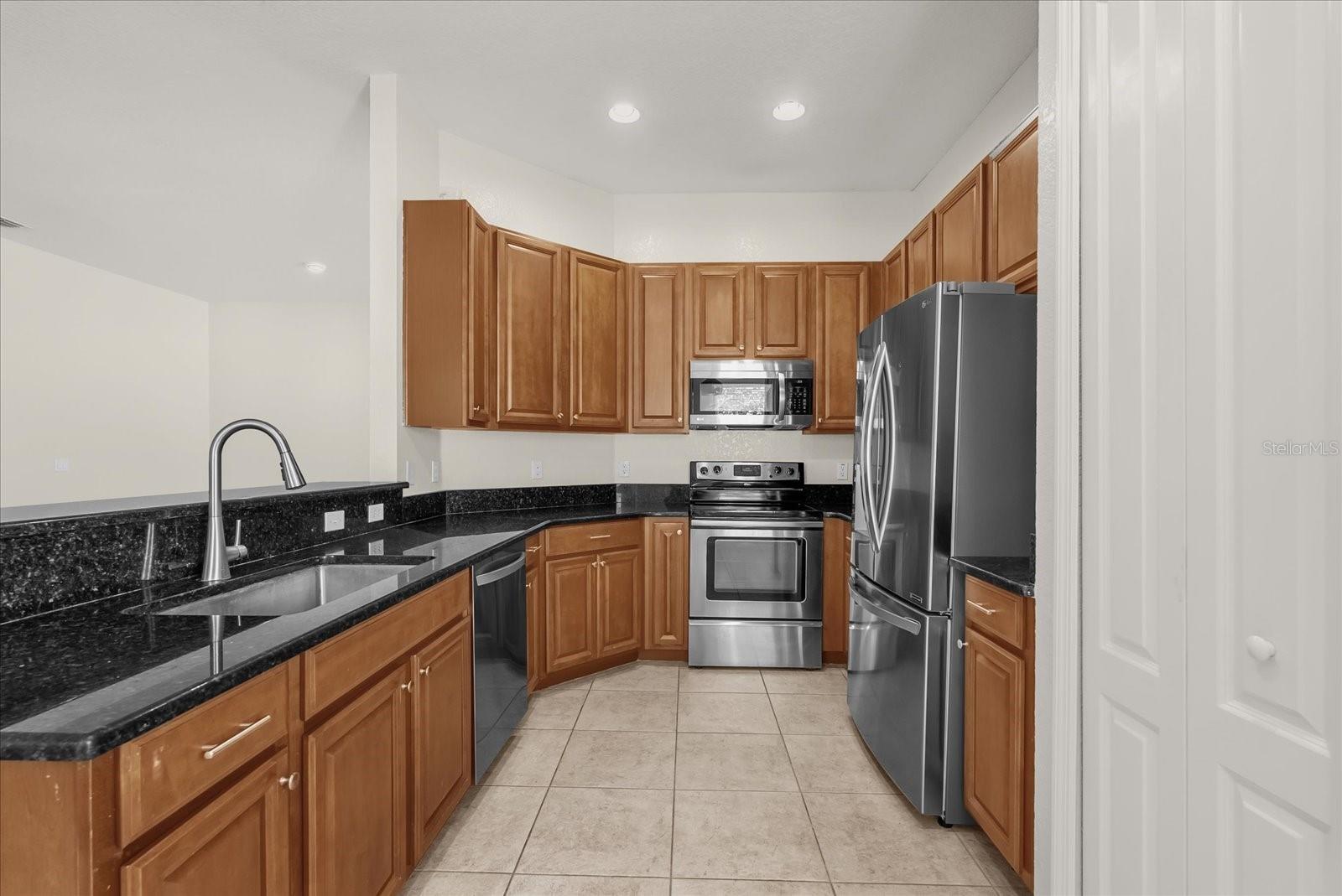 Image 11 of 36 For 6864 Helmsley Circle