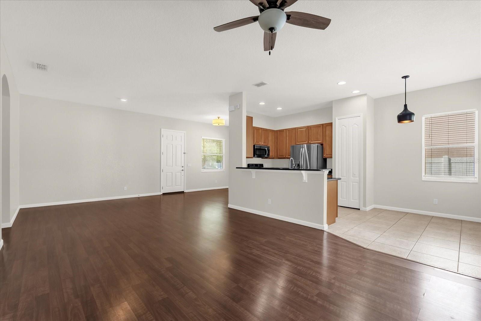 Image 6 of 36 For 6864 Helmsley Circle