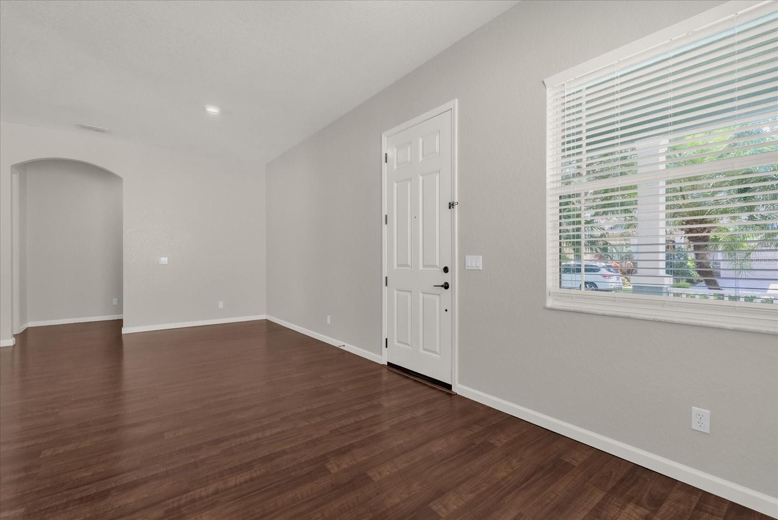 Image 7 of 36 For 6864 Helmsley Circle