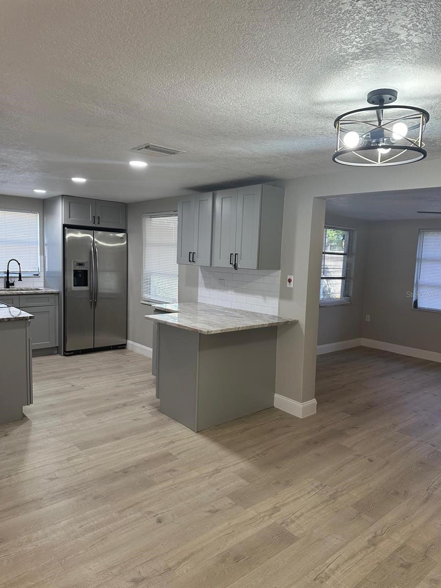 Image 9 of 41 For 7605 Embassy Boulevard