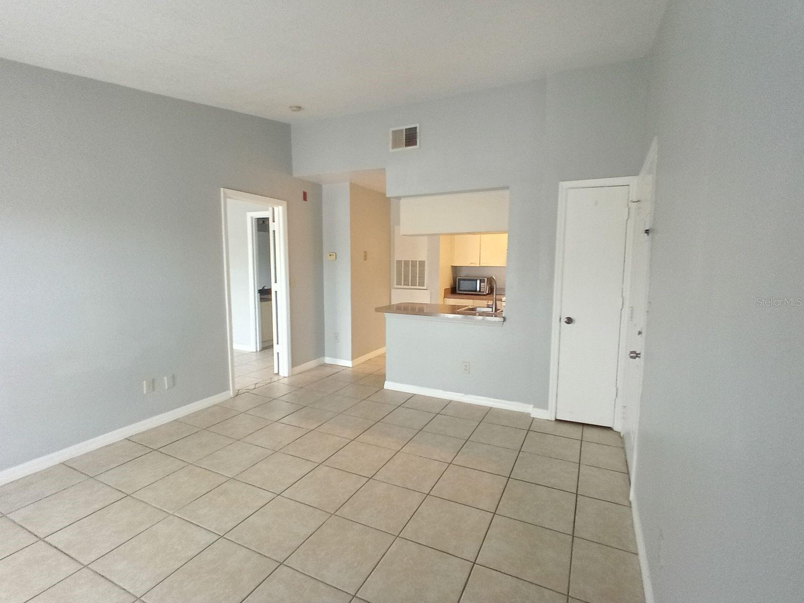 Image 3 of 12 For 2550 Alafaya Trail 4305