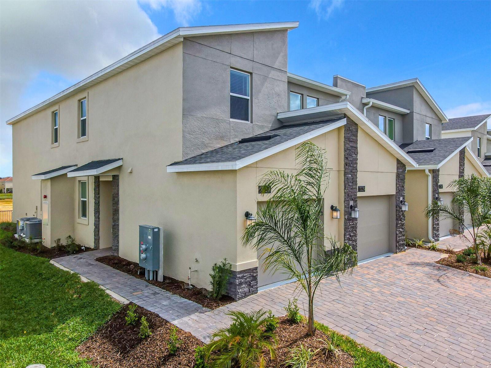 Image 2 of 46 For 1037 Splash Shot Place