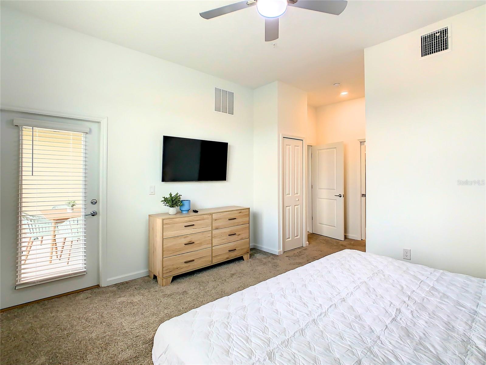 Image 22 of 46 For 1037 Splash Shot Place