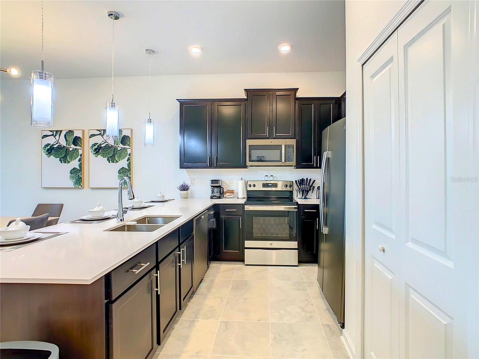 Image 7 of 46 For 1037 Splash Shot Place