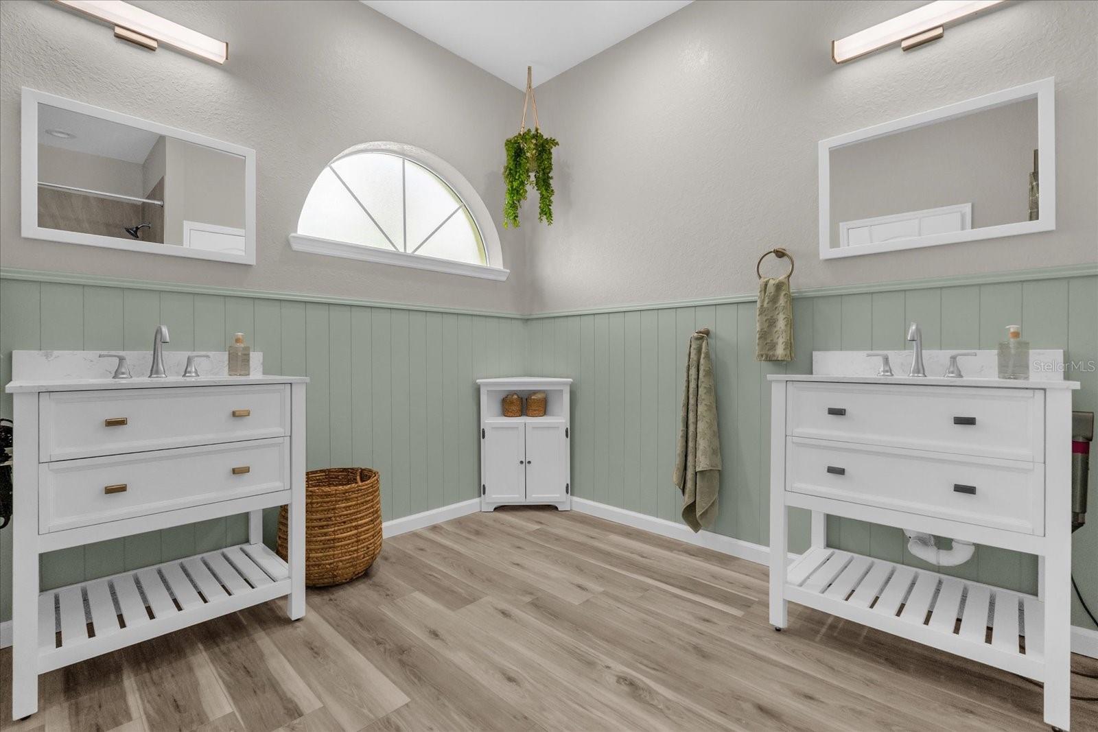 Image 13 of 24 For 13328 Fountainbleau Drive