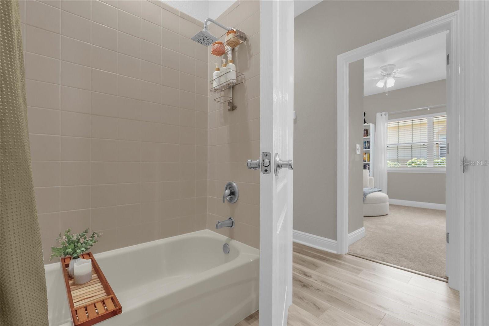 Image 18 of 24 For 13328 Fountainbleau Drive
