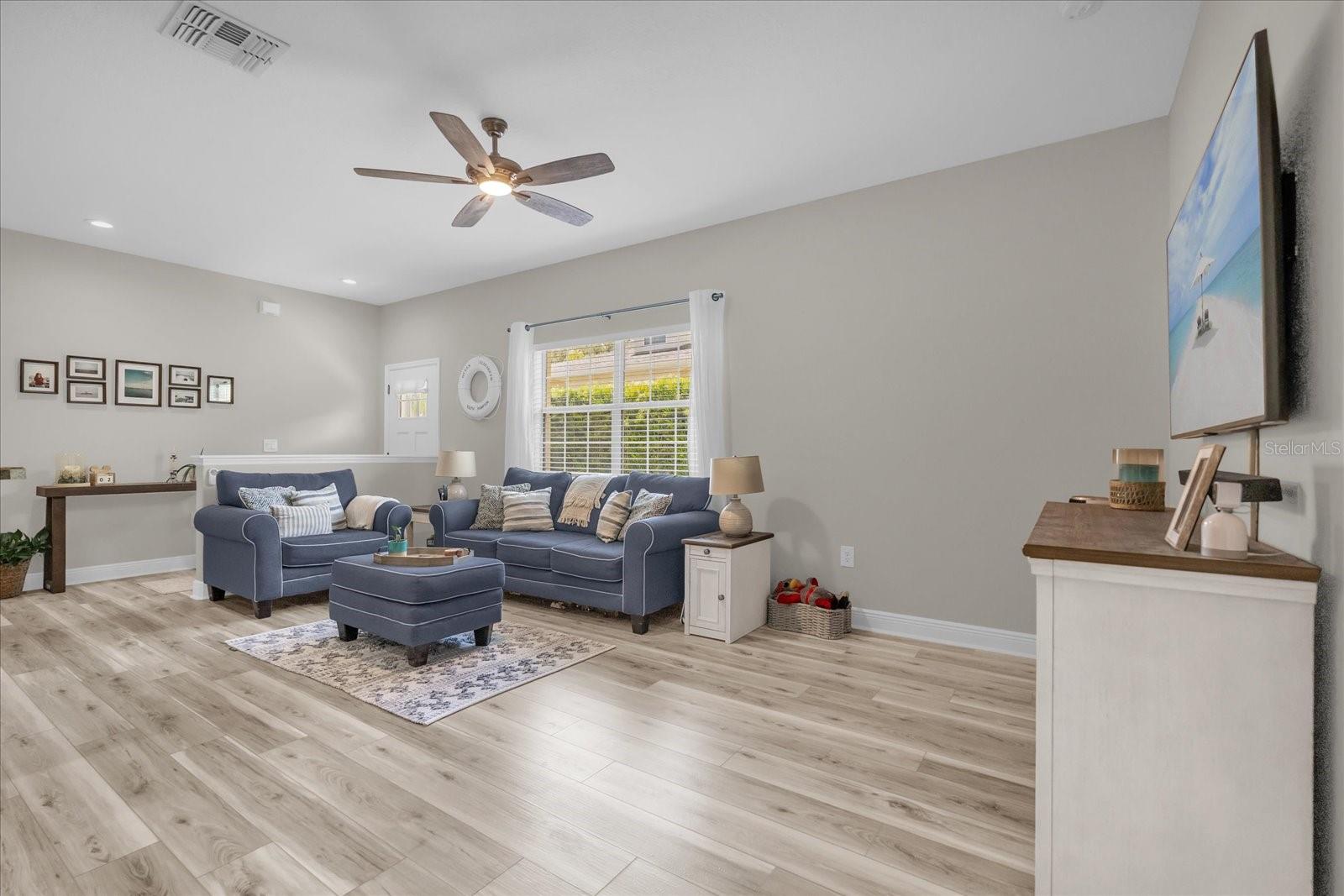 Image 5 of 24 For 13328 Fountainbleau Drive