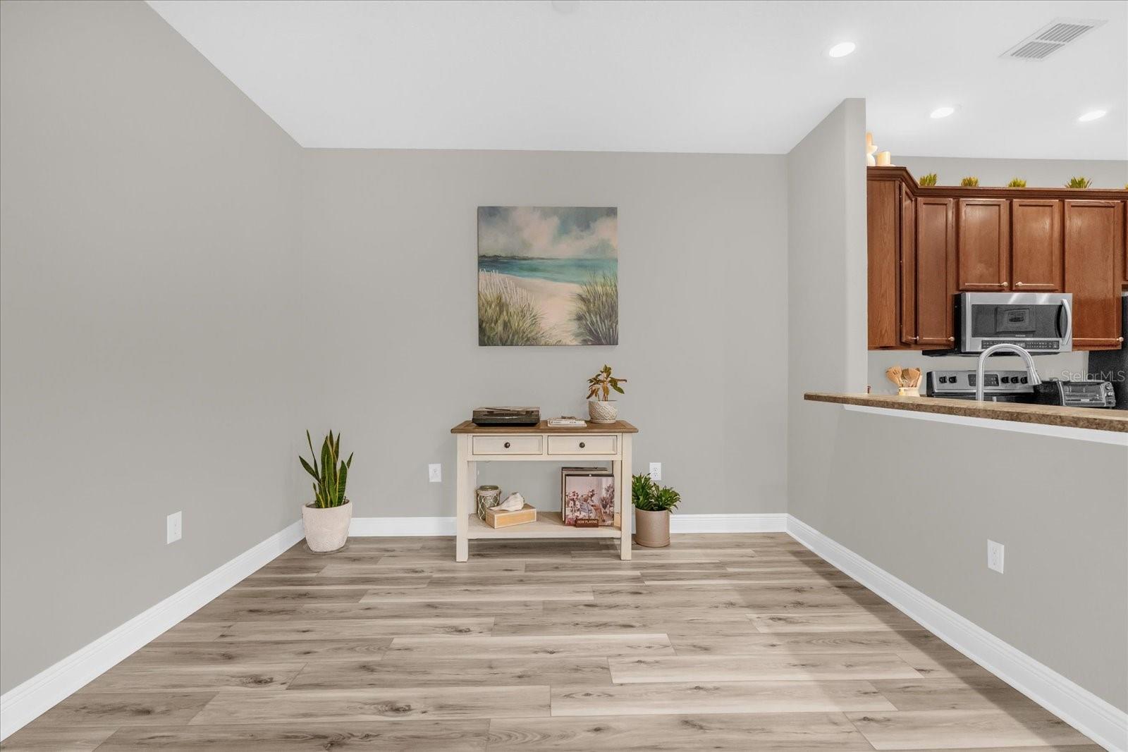 Image 7 of 24 For 13328 Fountainbleau Drive