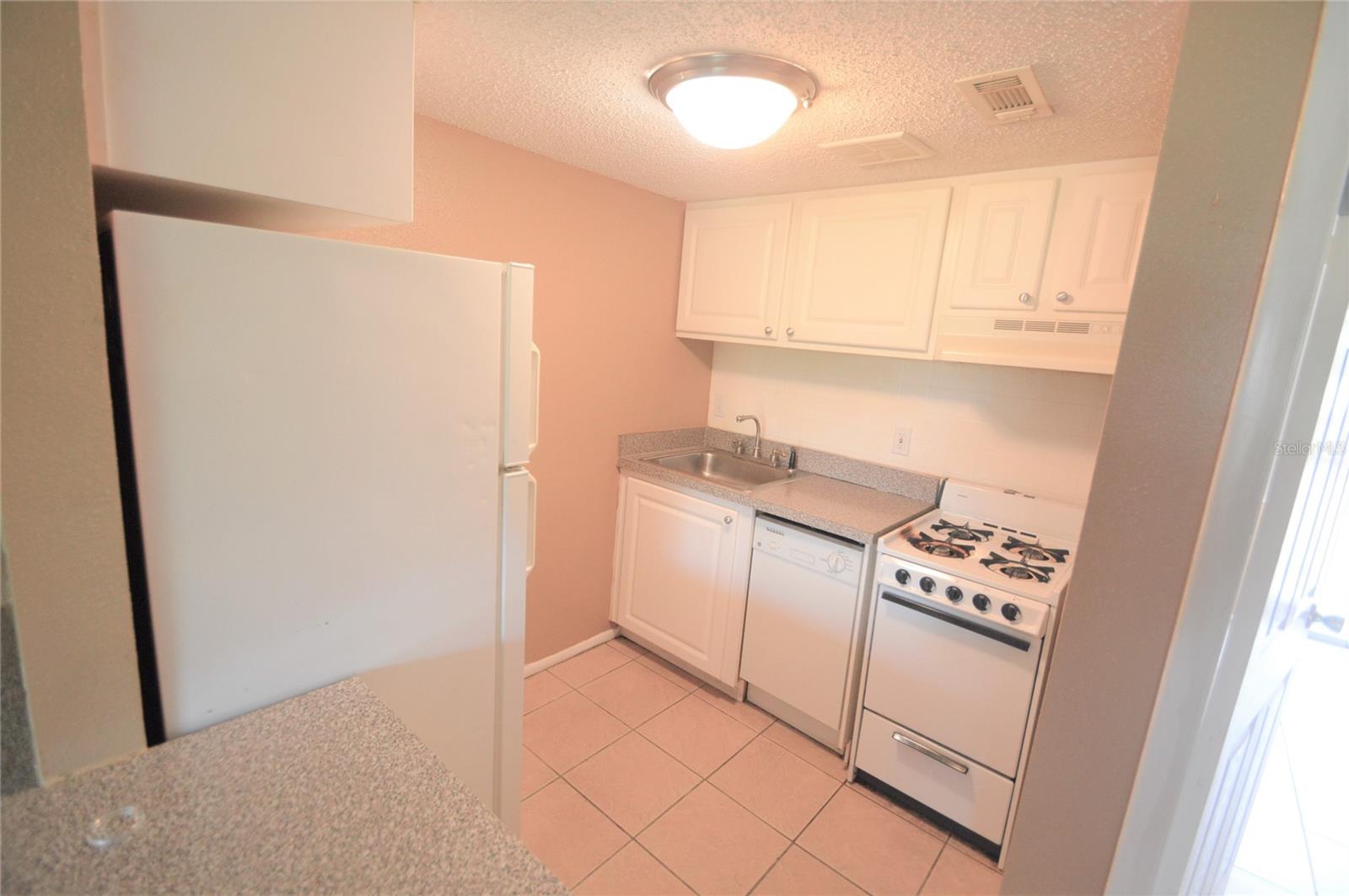 Image 3 of 14 For 122 Water Front Way 370