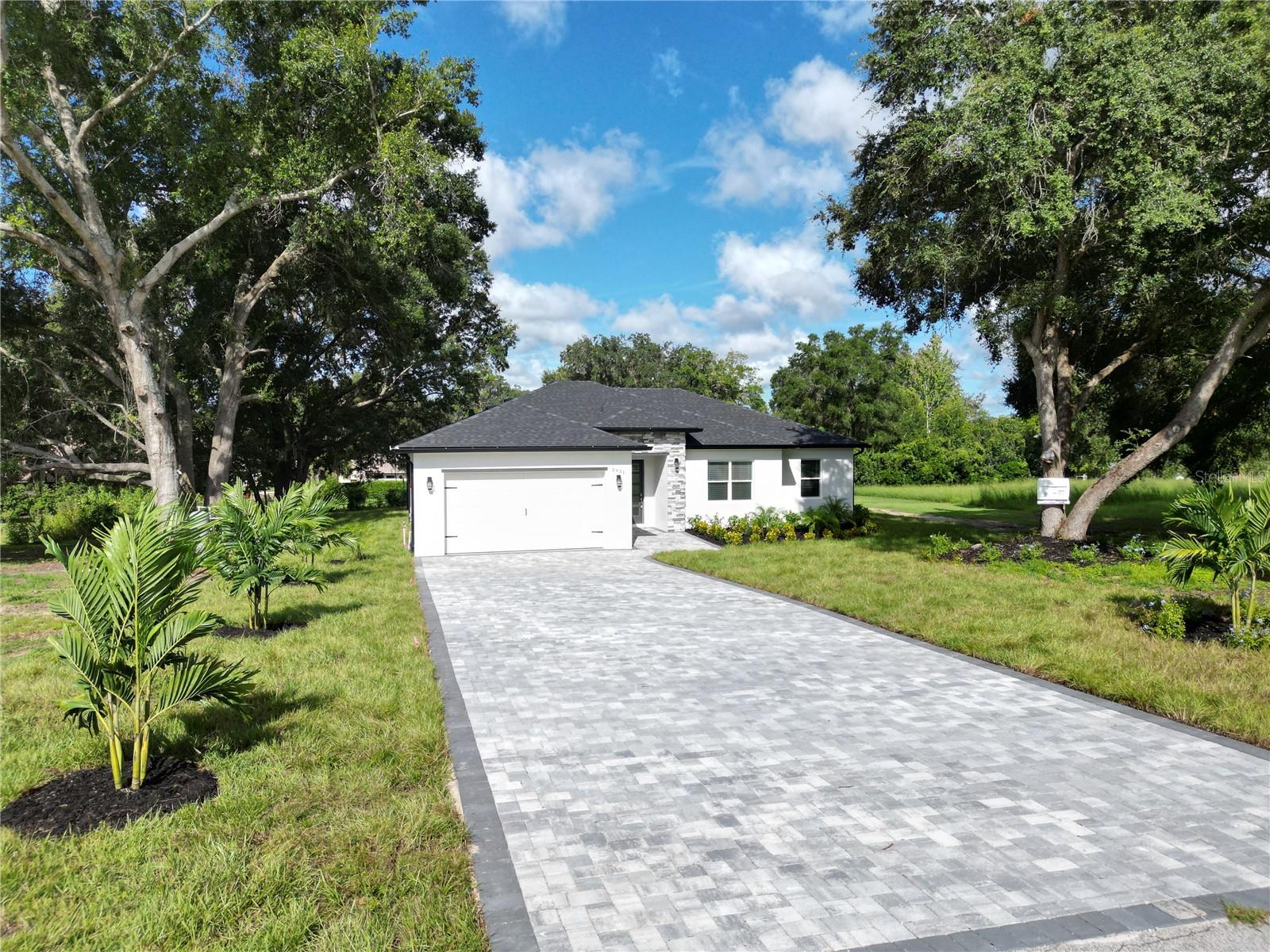 Image 3 of 50 For 3931 Oak Pointe