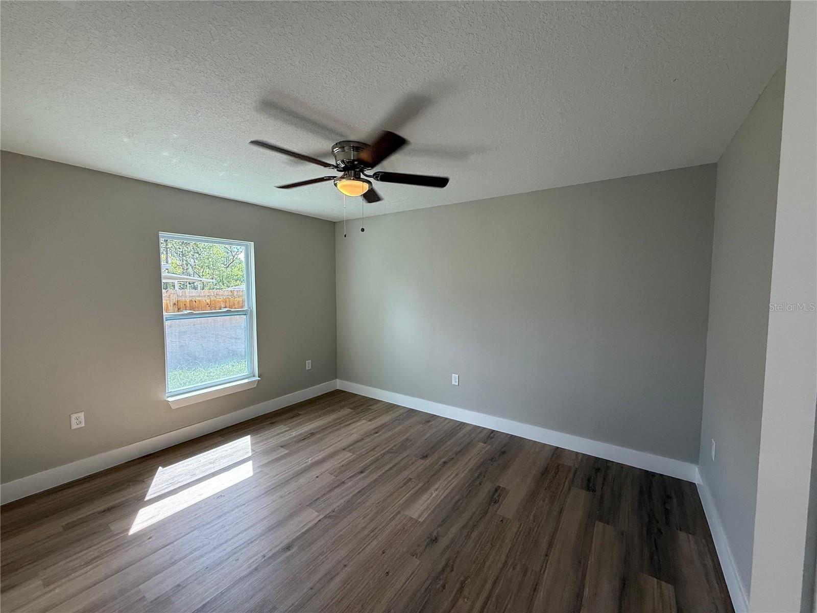 Listing photo id 9 for 1884 Quaker Lane