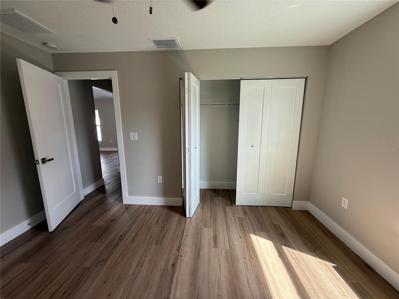 Listing photo id 10 for 1884 Quaker Lane