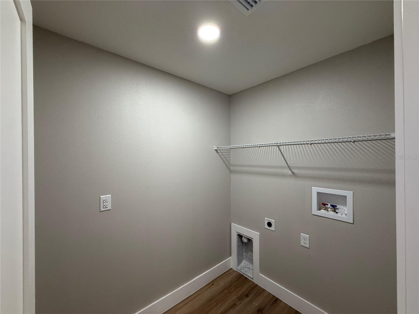 Listing photo id 14 for 1884 Quaker Lane