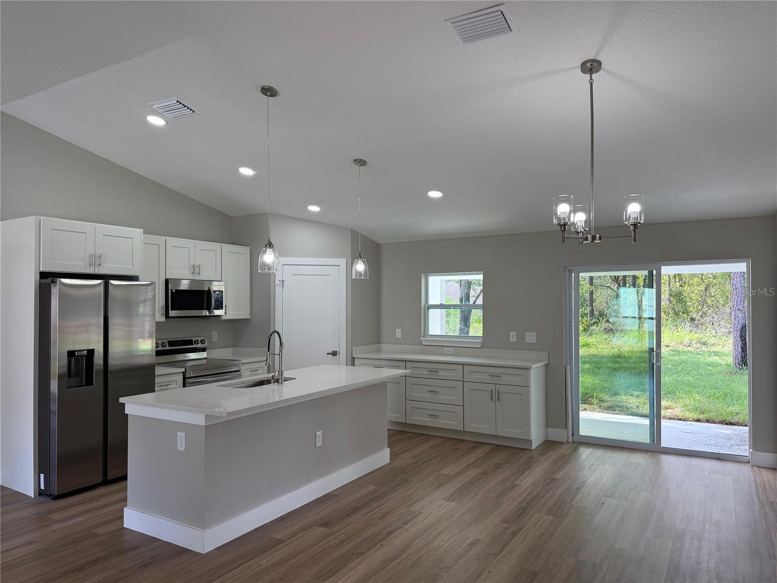 Listing photo id 1 for 1884 Quaker Lane