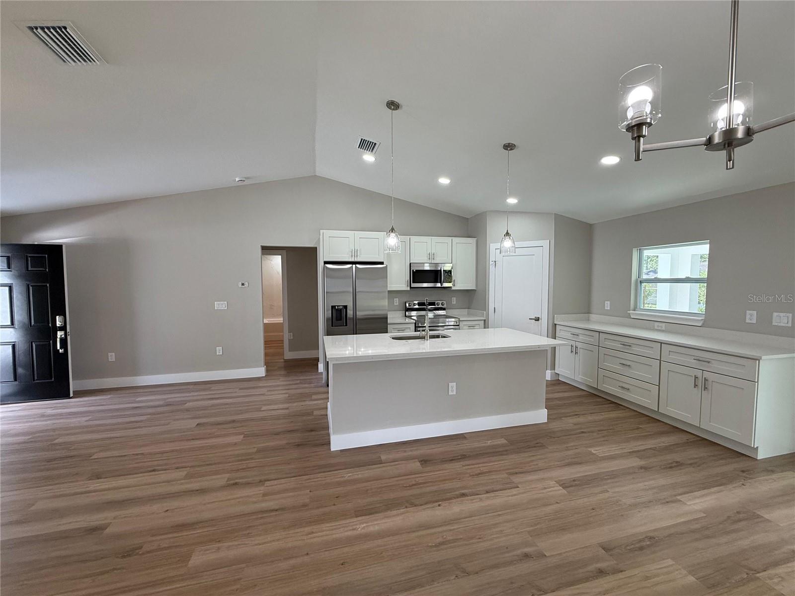 Listing photo id 2 for 1884 Quaker Lane