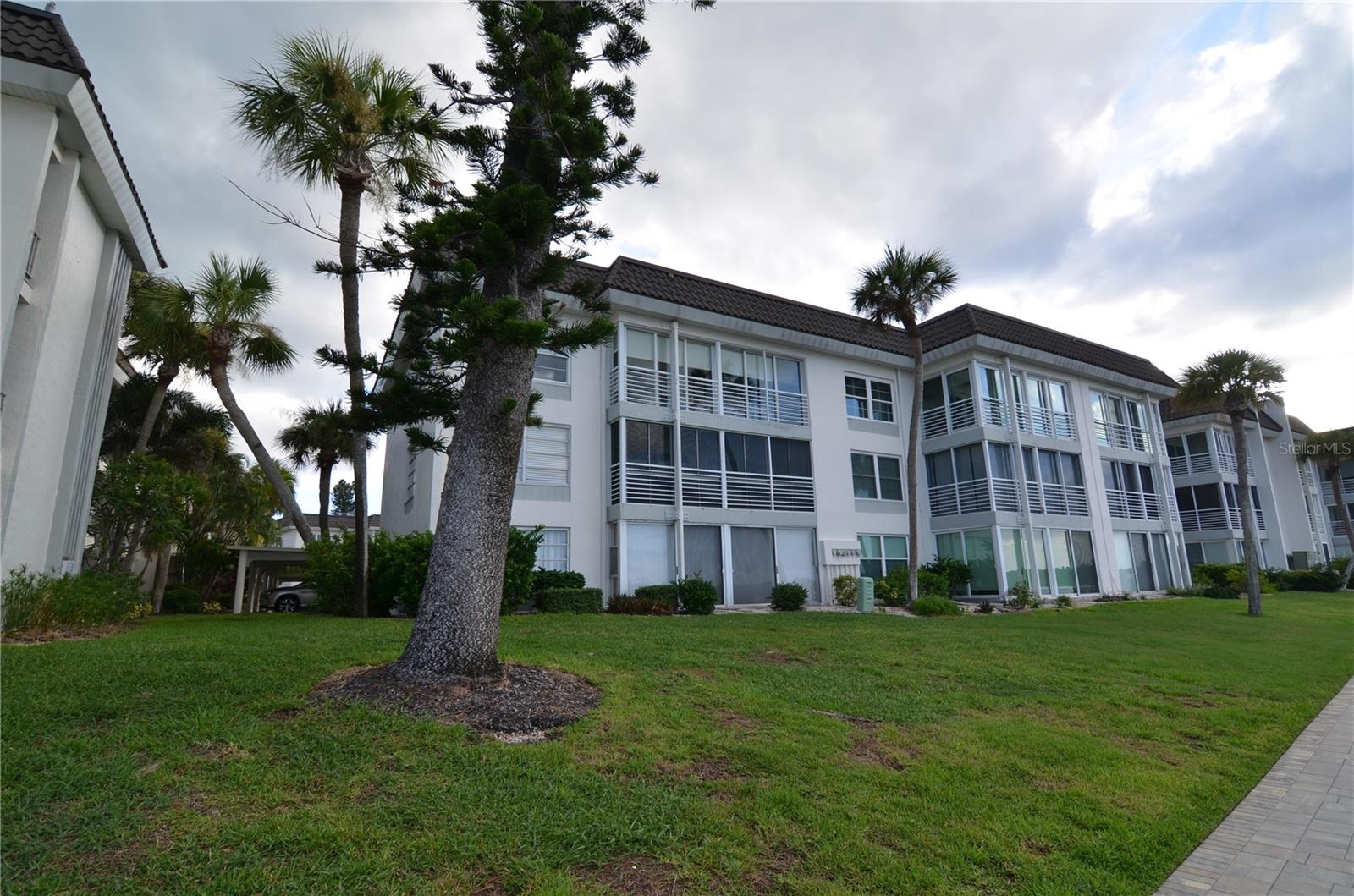Image 21 of 28 For 4420 Exeter Drive 208