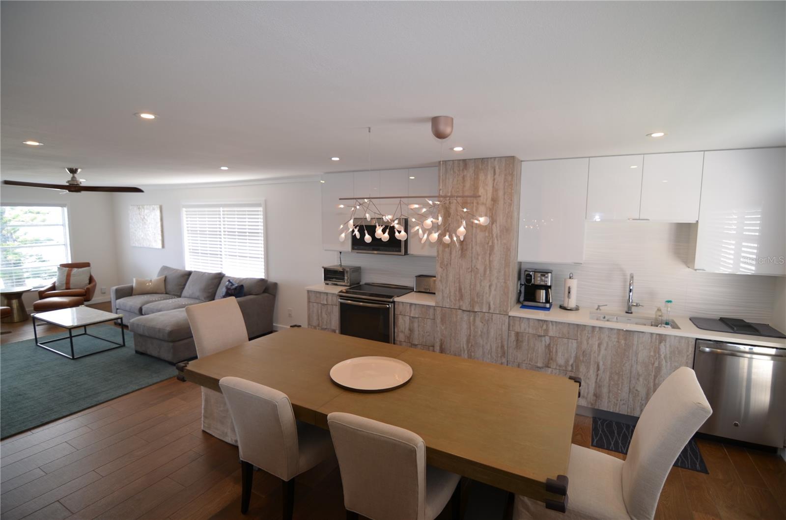 Image 4 of 28 For 4420 Exeter Drive 208