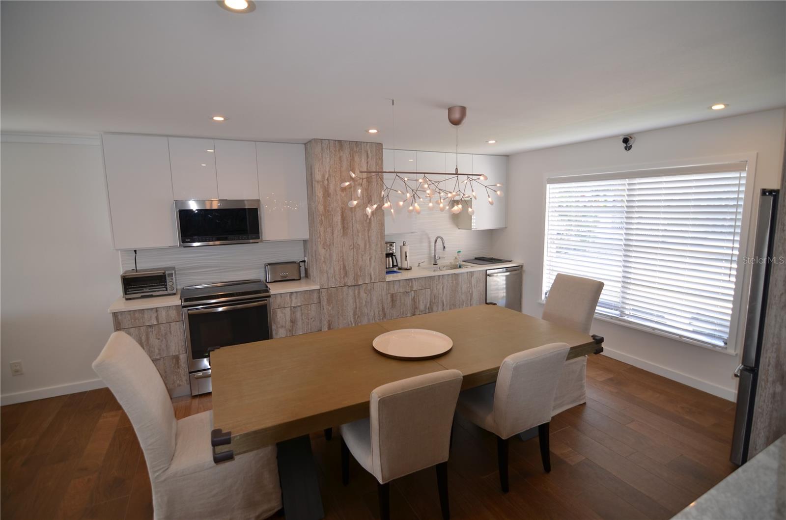 Image 5 of 28 For 4420 Exeter Drive 208