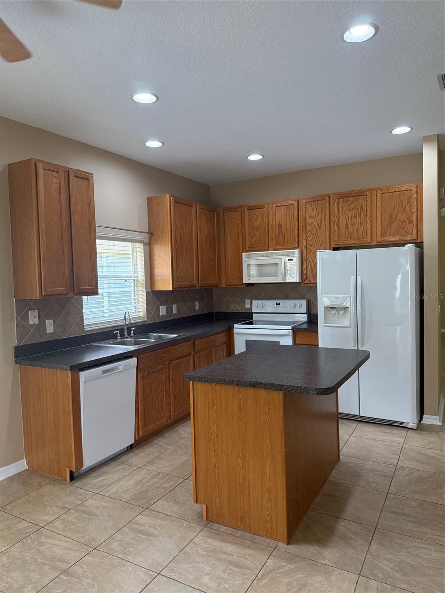 Image 9 of 28 For 14728 Sapodilla Drive