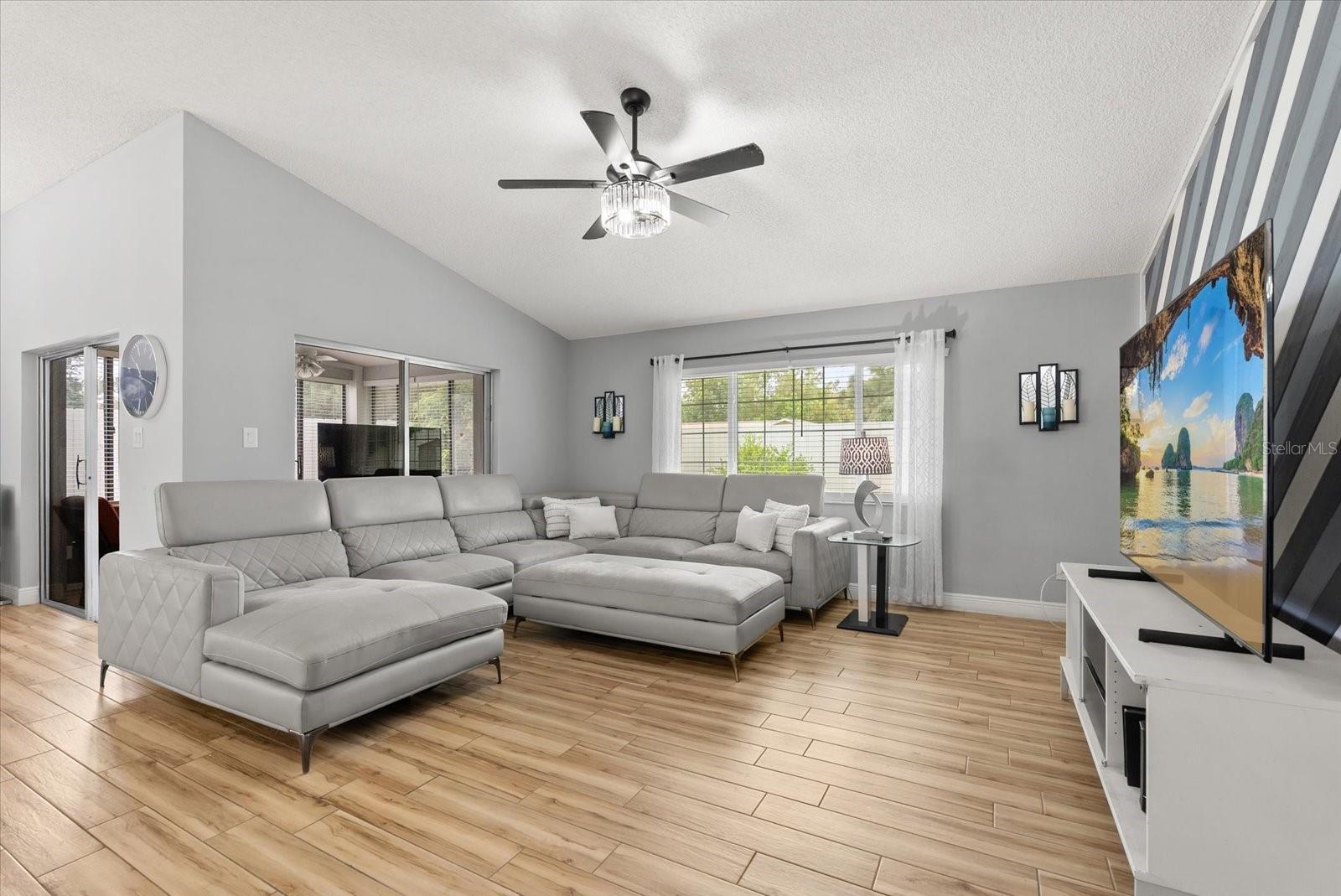 Image 3 of 24 For 910 Mosshart Lane