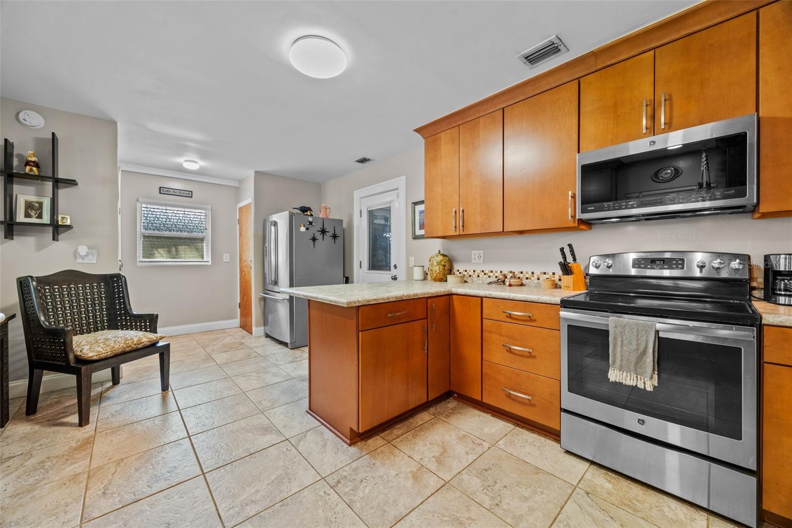 Image 18 of 40 For 917 Dupont Avenue