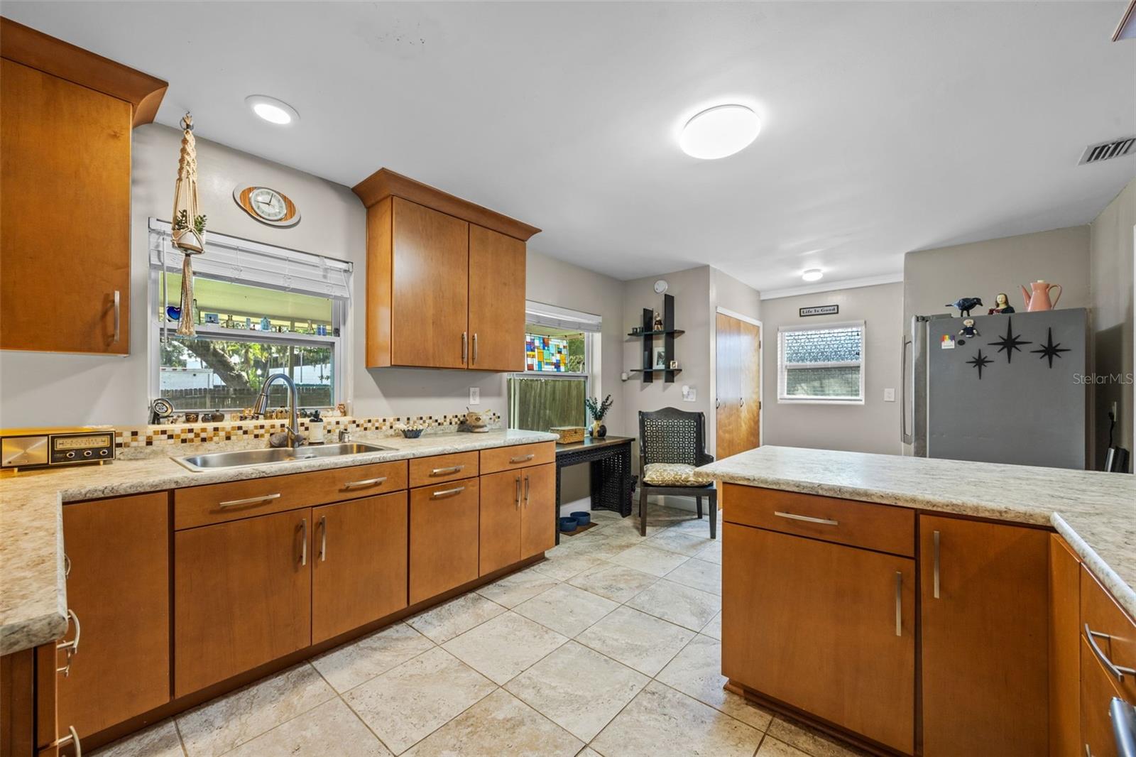 Image 19 of 40 For 917 Dupont Avenue