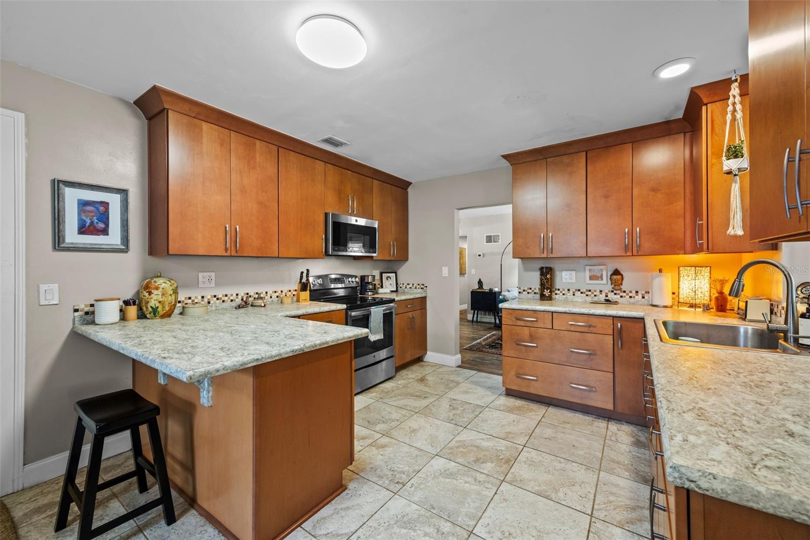 Image 21 of 40 For 917 Dupont Avenue
