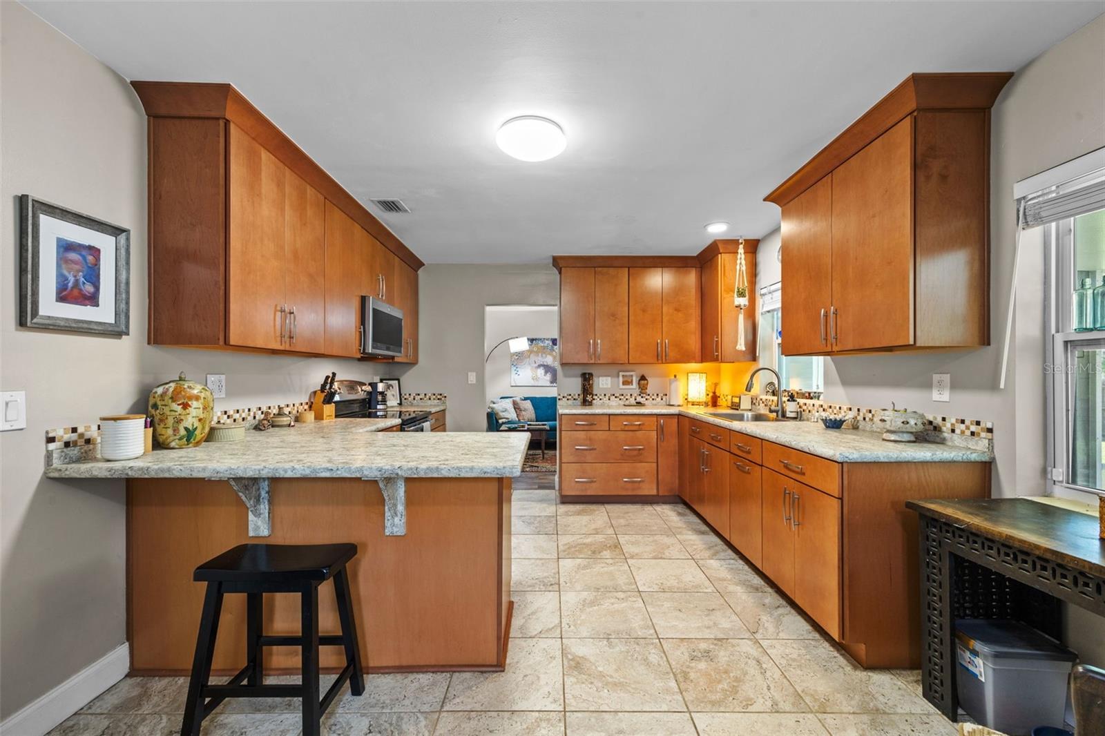 Image 22 of 40 For 917 Dupont Avenue