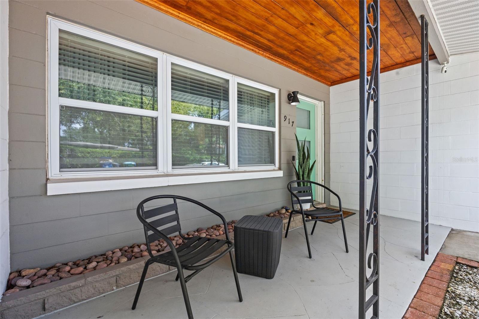 Image 7 of 40 For 917 Dupont Avenue