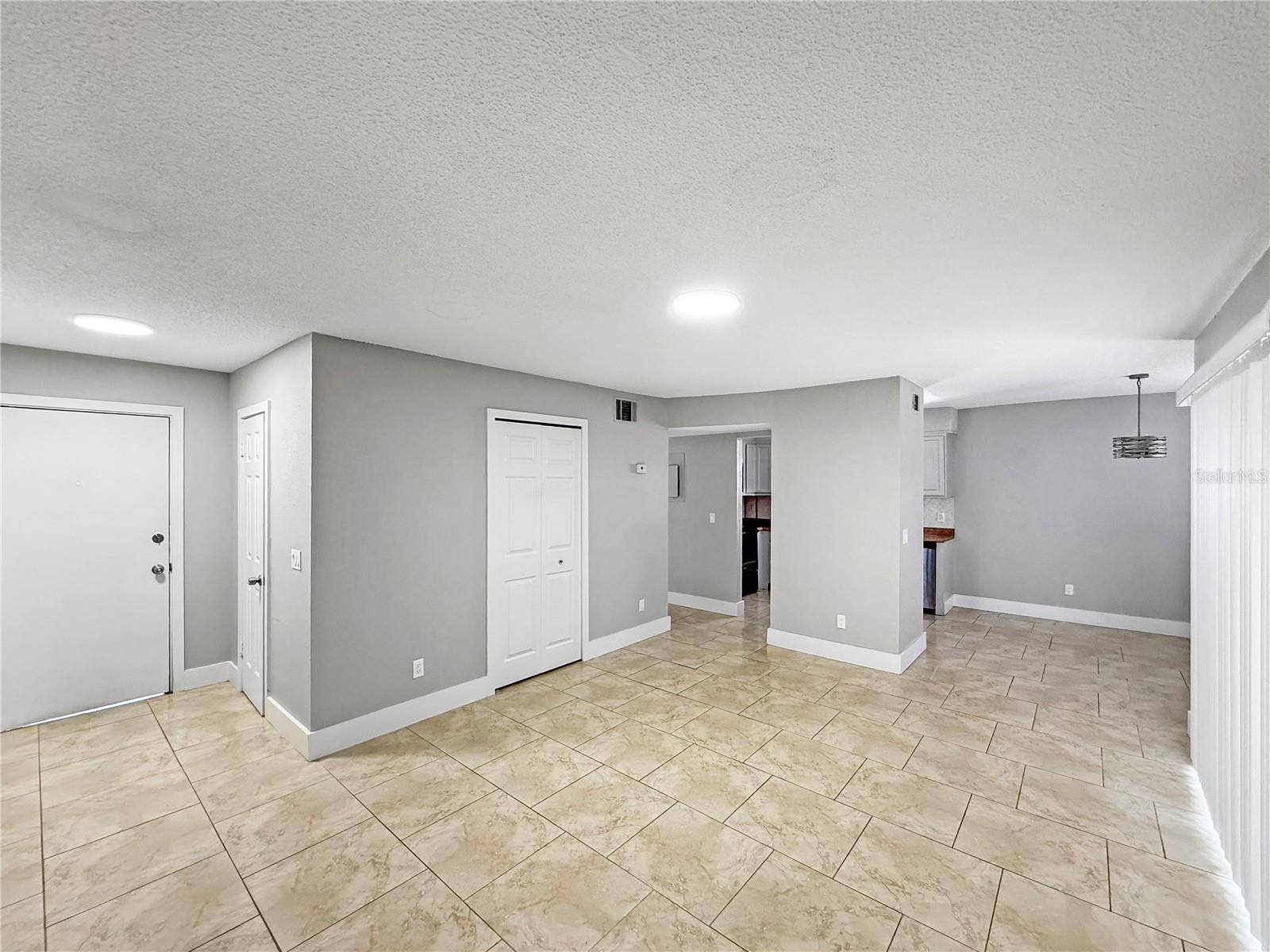 Image 2 of 11 For 46 Fairfax Avenue 40