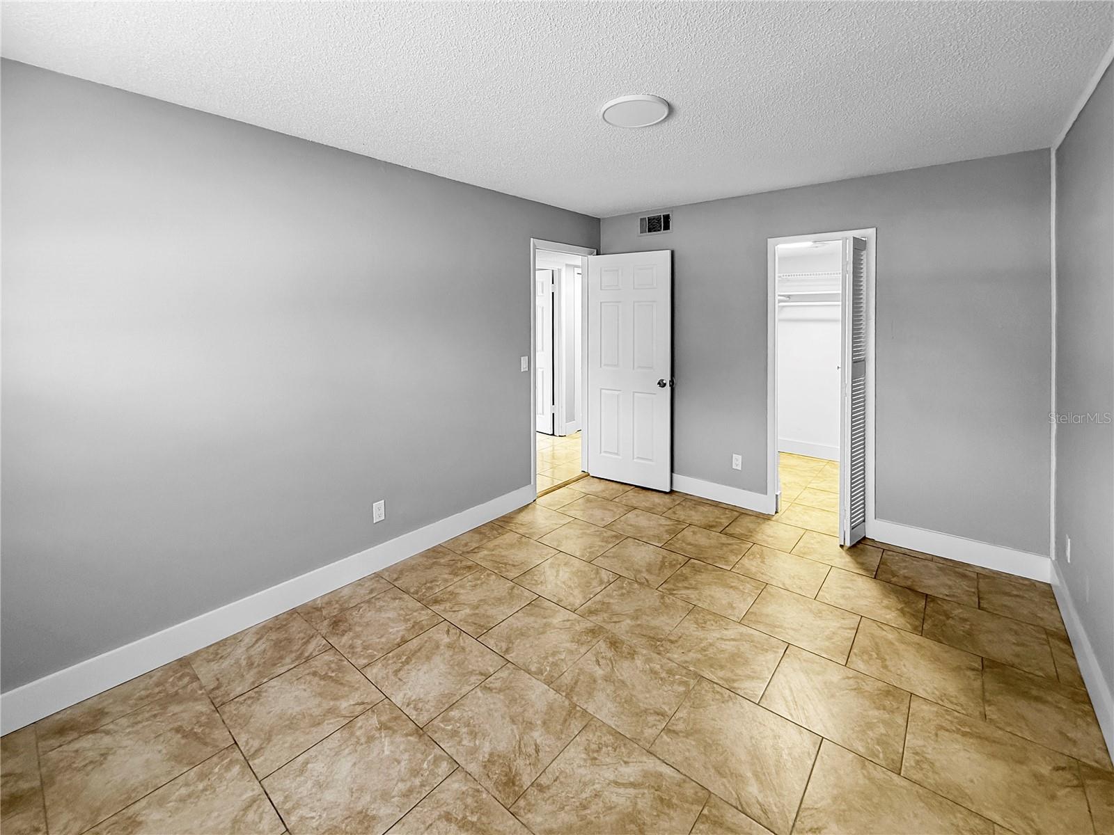 Image 9 of 11 For 46 Fairfax Avenue 40