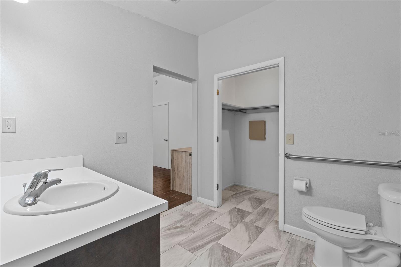 Image 26 of 39 For 1243 Bridlebrook Drive