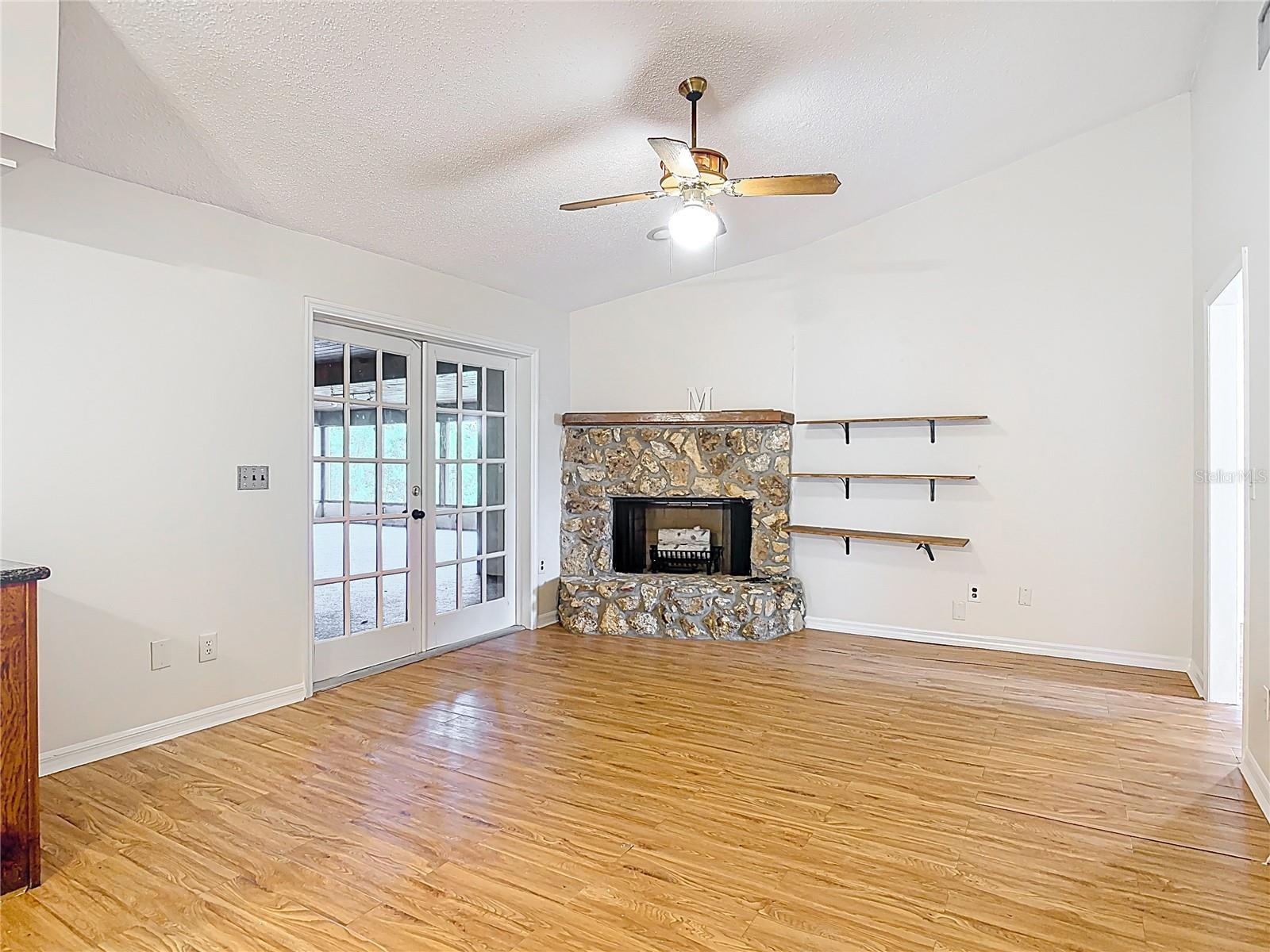 Image 10 of 33 For 318 Mitnik Drive