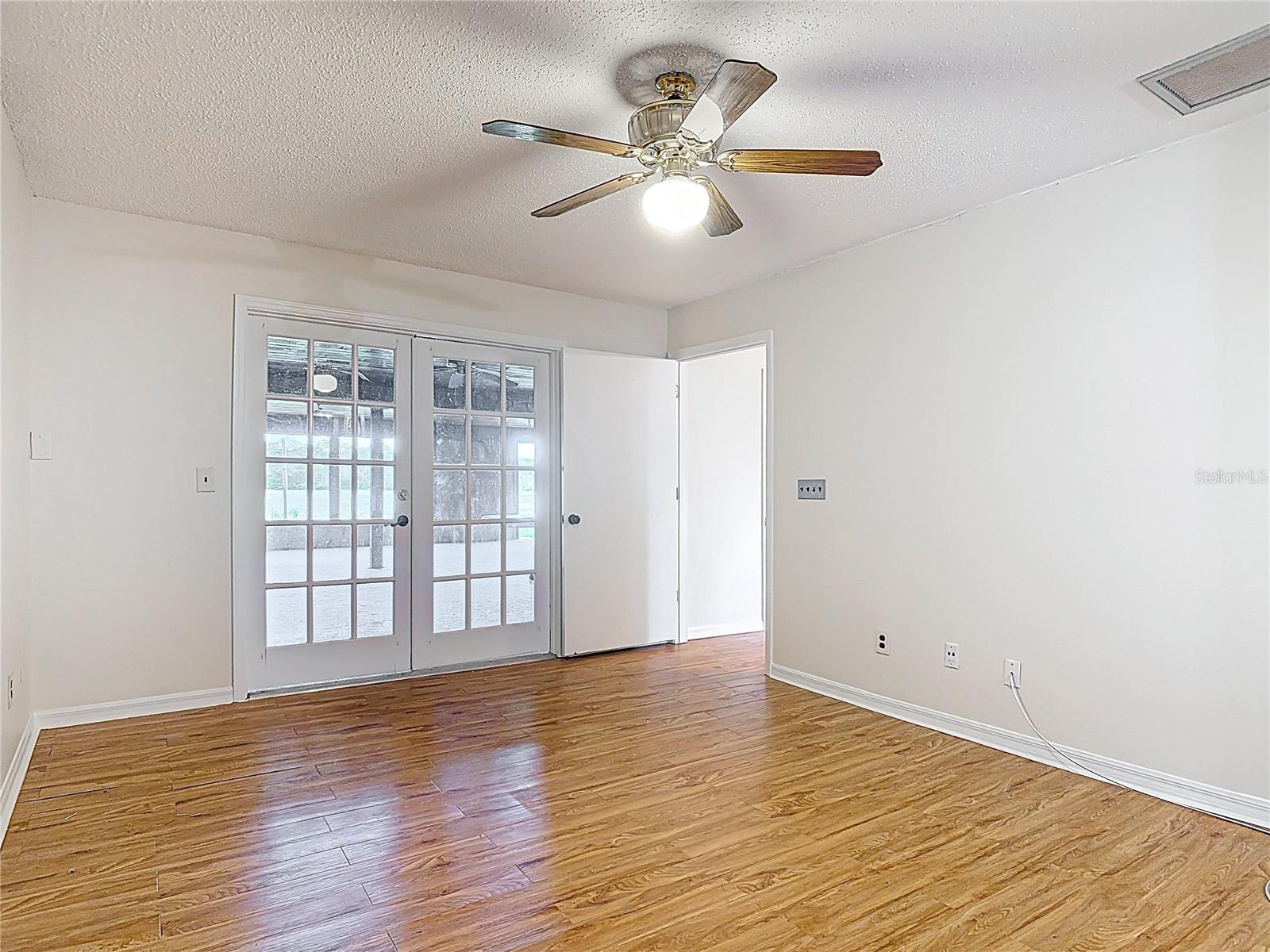 Image 12 of 33 For 318 Mitnik Drive